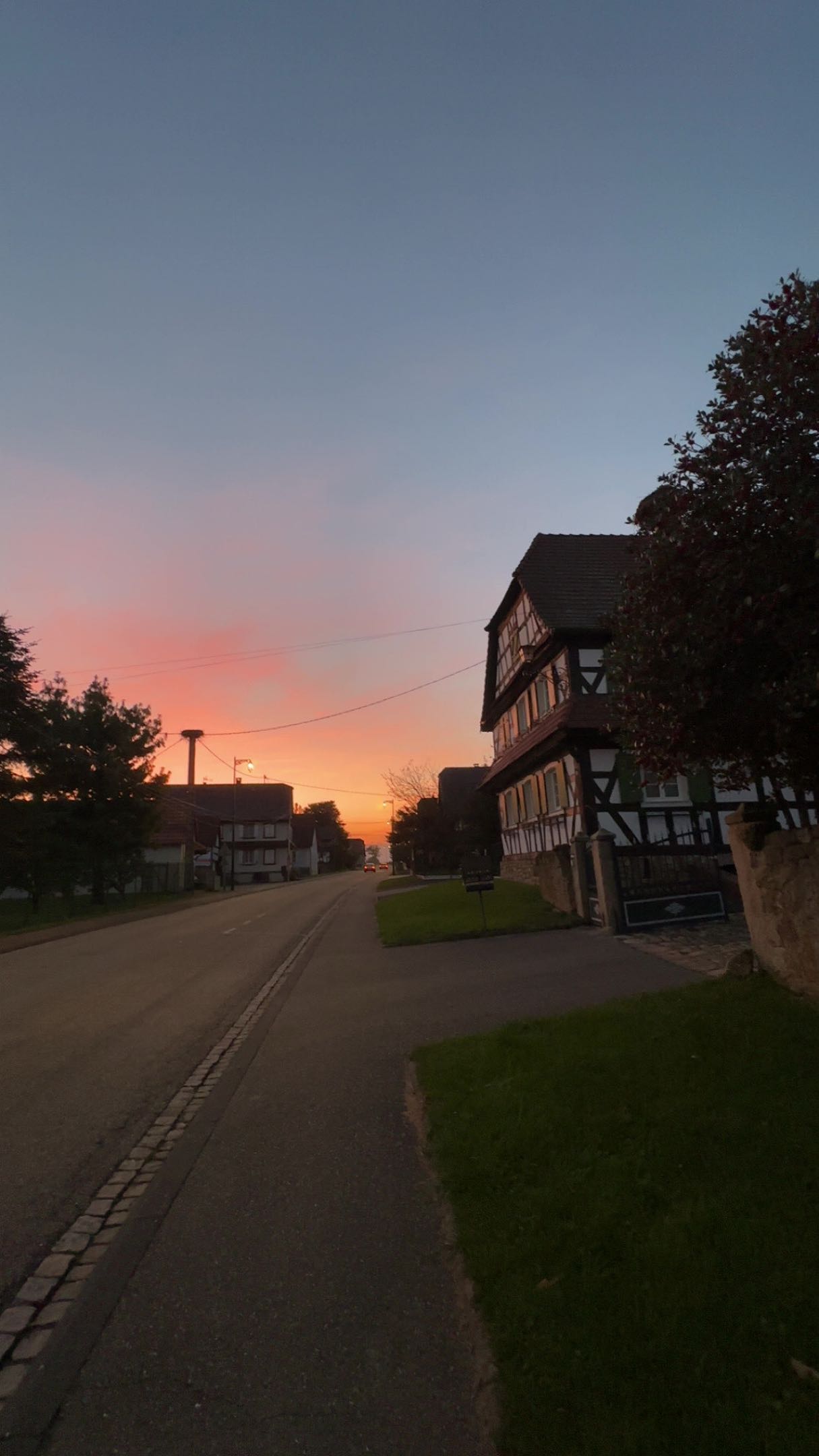 Crépuscule sur la rue Principale